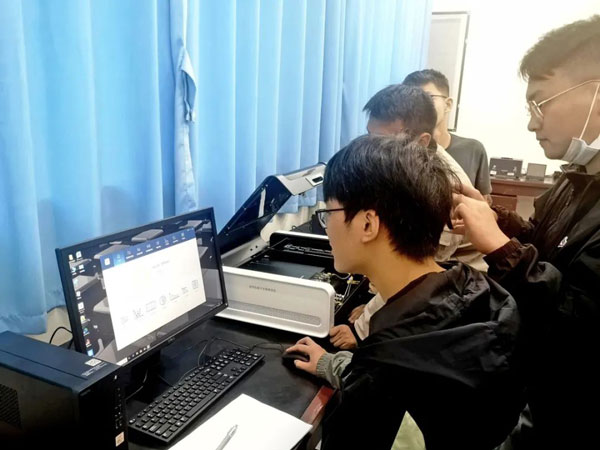 Students Using CIQTEK Diamond Quantum Computer for Education   in the Fundamentals of Quantum Information Technology Course