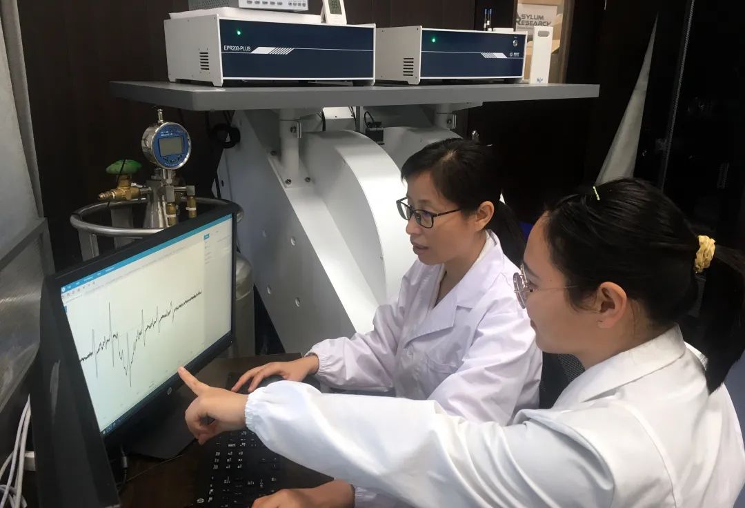 Professors from the Analysis & Testing Center of Chongqing University used CIQTEK EPR Spectroscopy for testing services